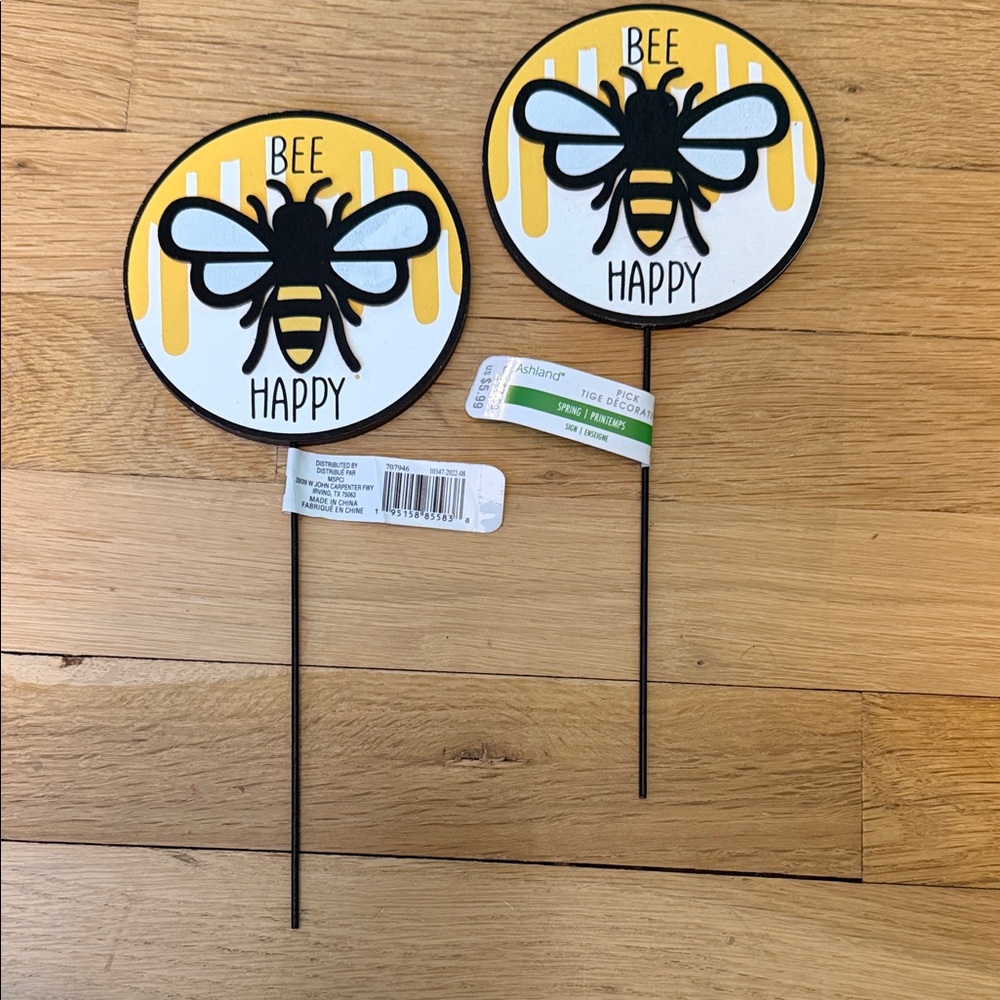 NWT Bundle of 2 “Bee Happy” Wooden Decor Sign / Picks